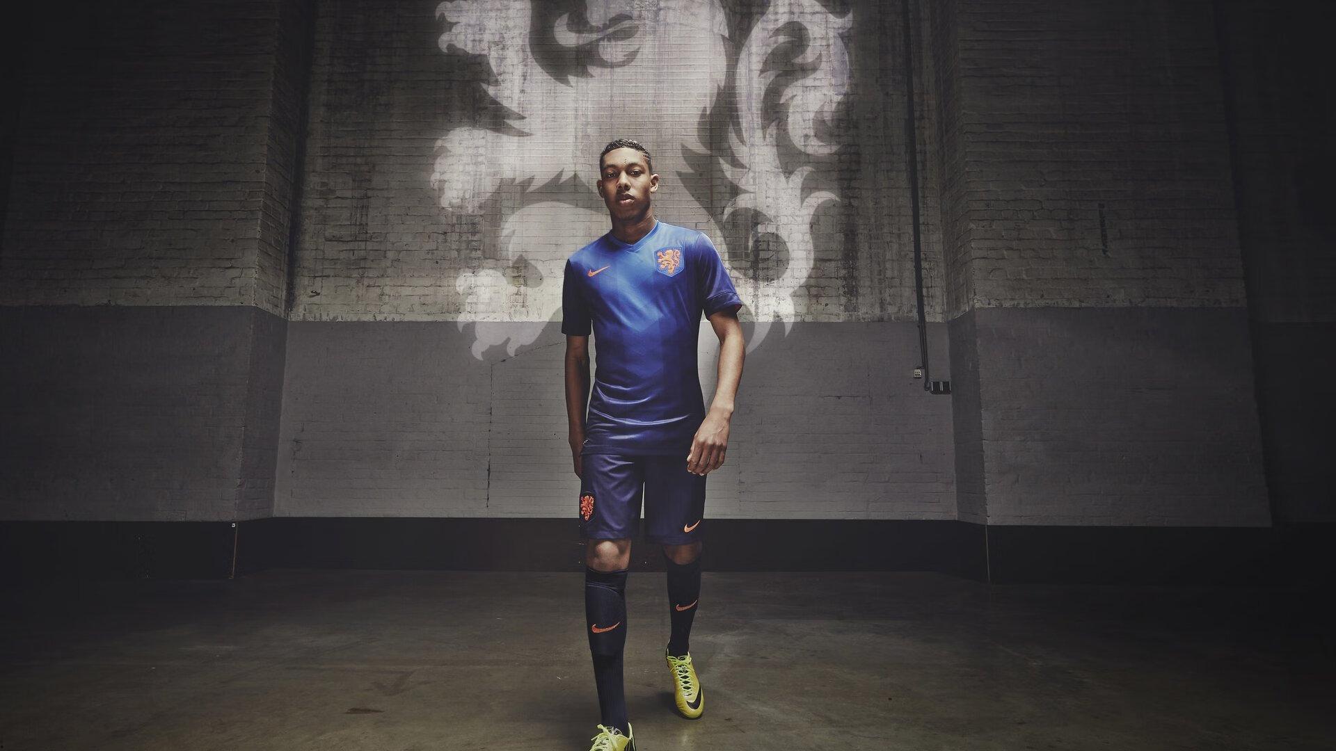 基恩争议言论再引风波 场外点火聚焦曼联赛前氛围